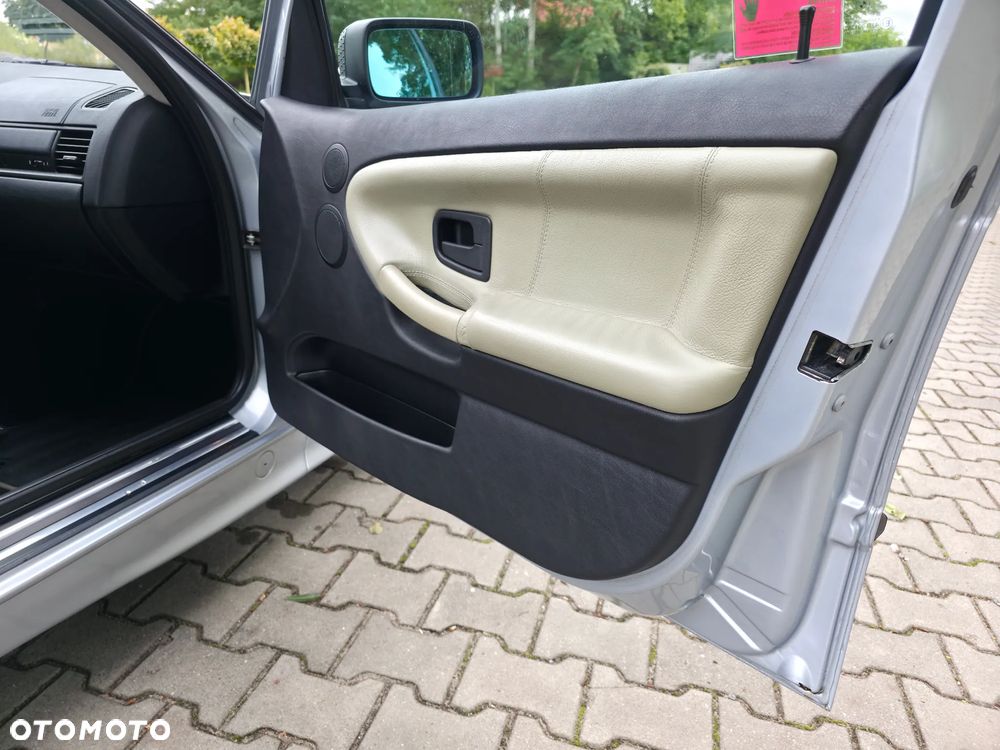 BMW Seria 3 320i - 19