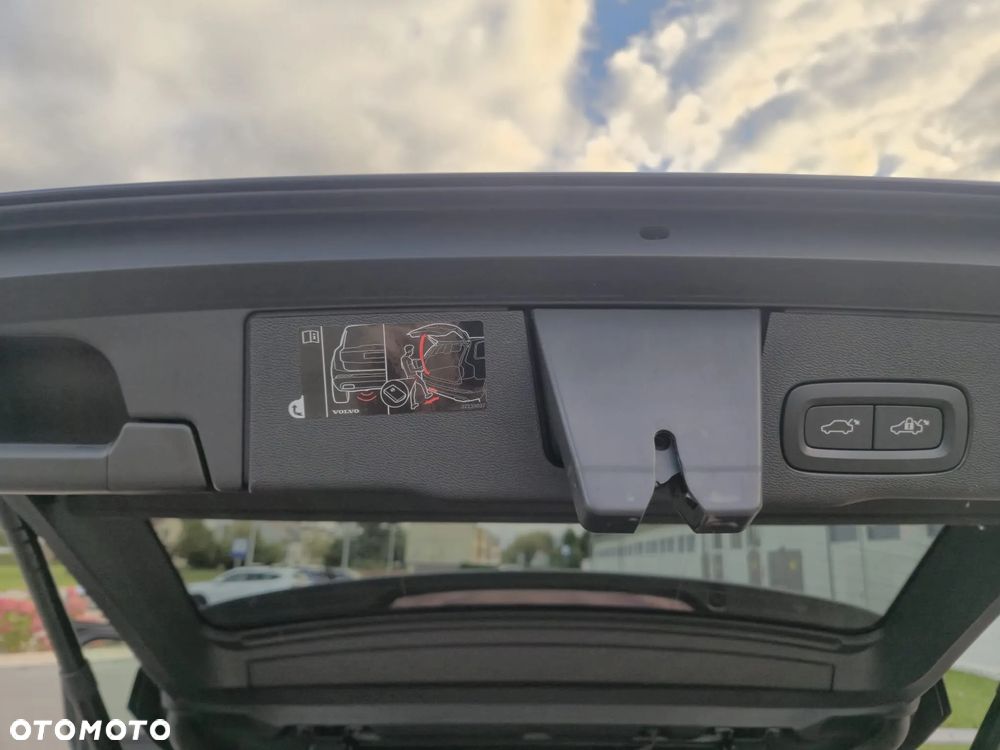 Volvo XC 60 D4 R-Design - 19
