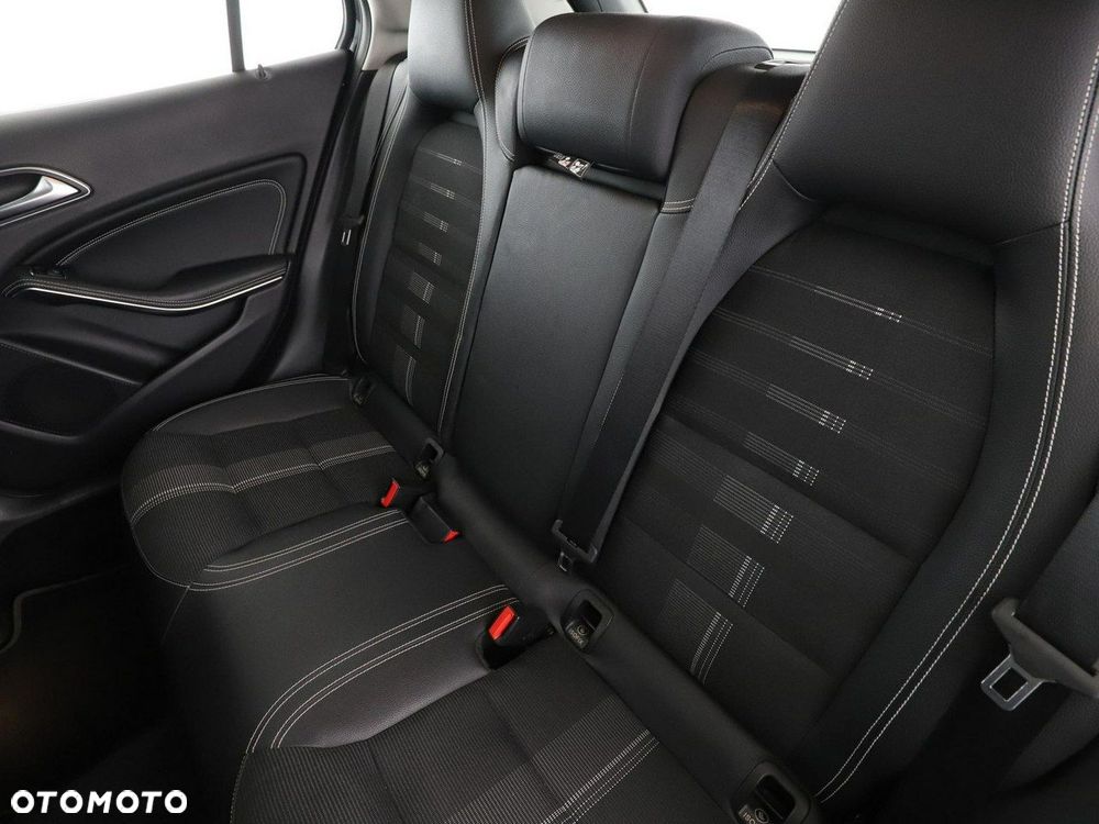 Mercedes-Benz GLA 200 7G-DCT Style - 18