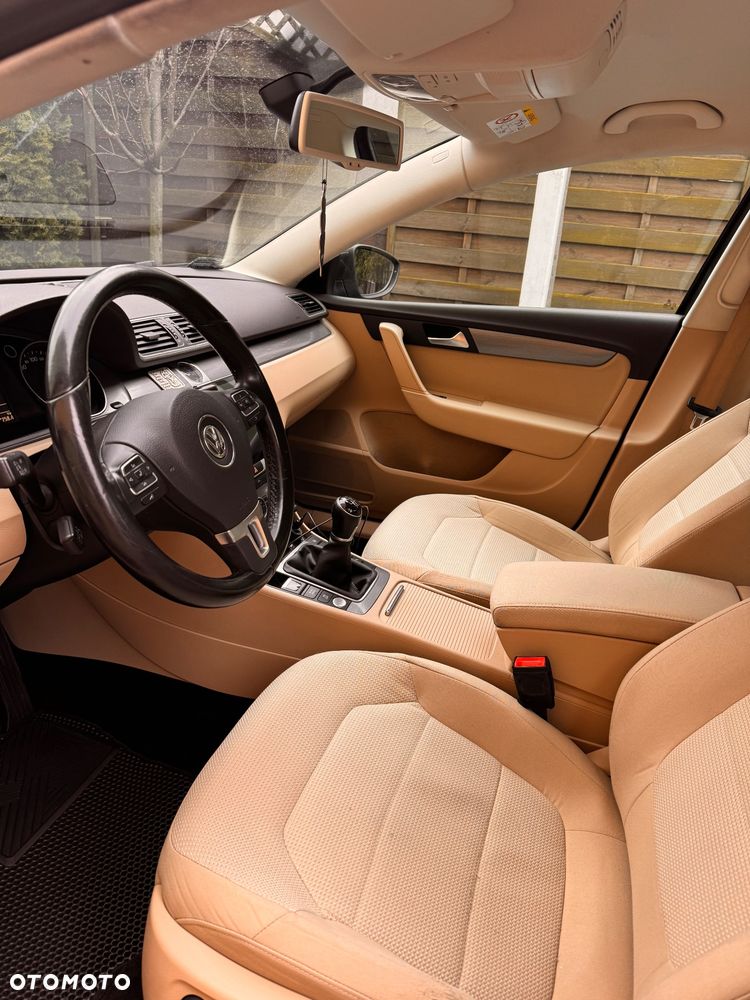 Volkswagen Passat - 5