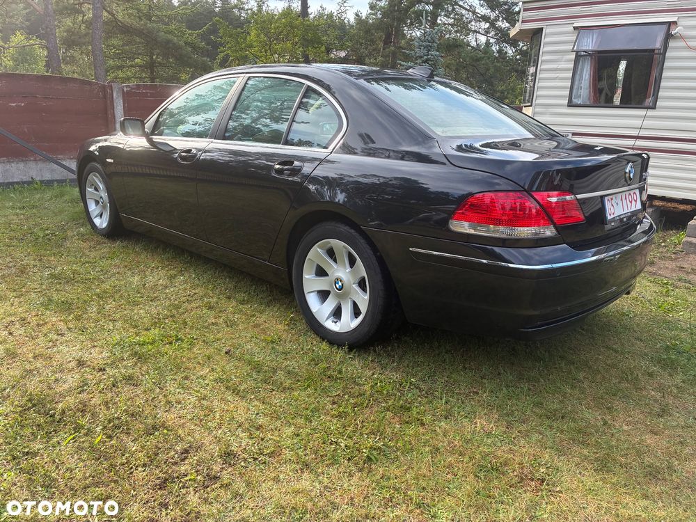 BMW Seria 7 750i - 25