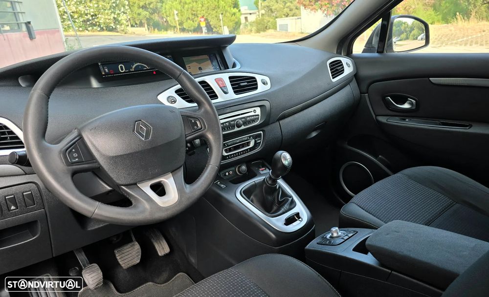 Renault Scénic 1.5 dCi Dynamique S — fotografia 10