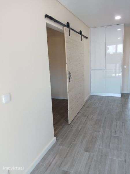 Apartamento renovado T4 - Grande imagem: 2/8
