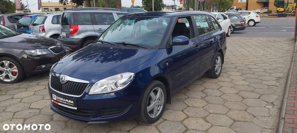 Skoda Fabia 2011 photo 2