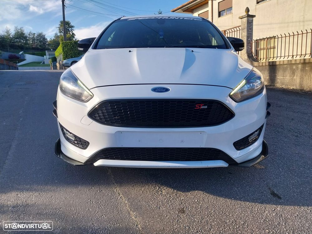 Ford Focus 1.0 EcoBoost S&S ST-Line - 4