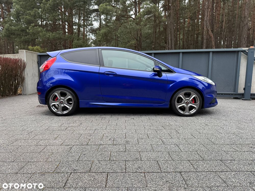 Ford Fiesta 1.6 EcoBoost ST - 12
