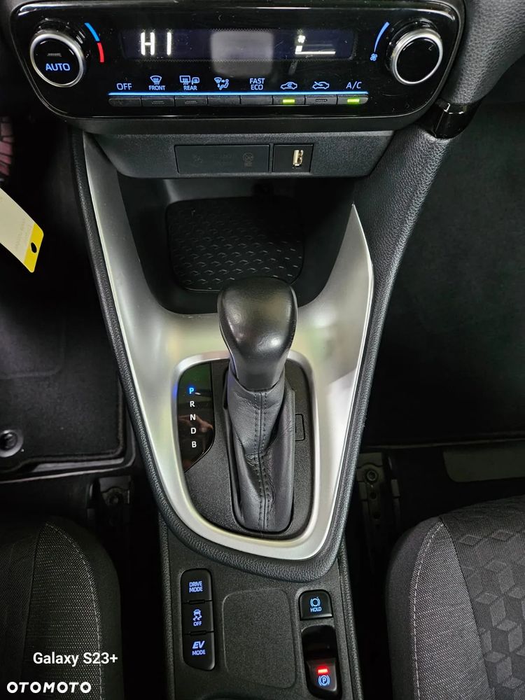 Toyota Yaris Hybrid 1.5 Executive - 11