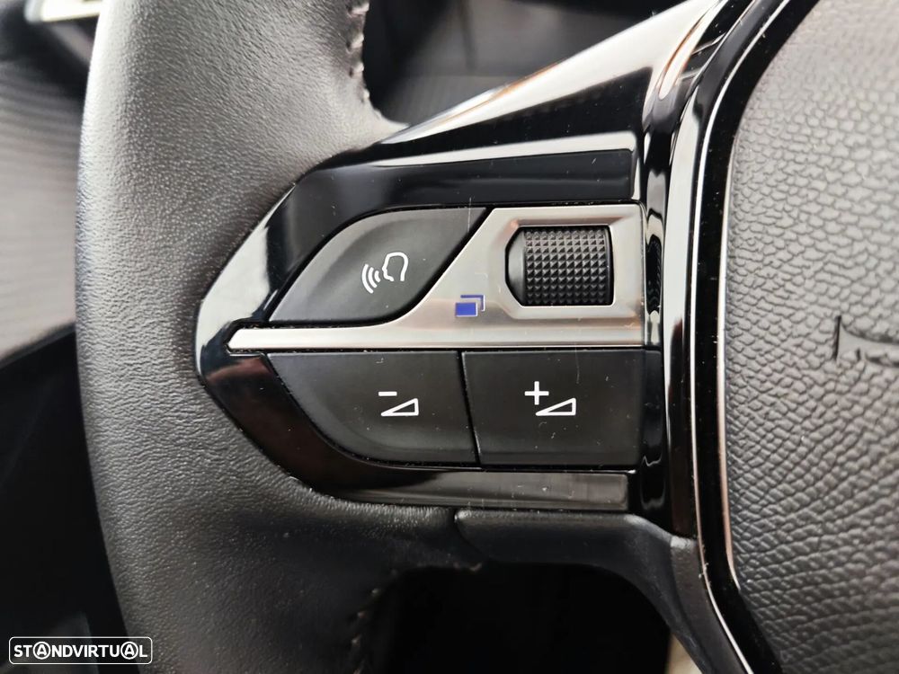 Peugeot 208 1.2 PureTech Allure Pack - 43