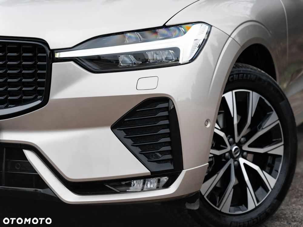 Volvo XC 60 B5 B AWD Plus Dark - 11