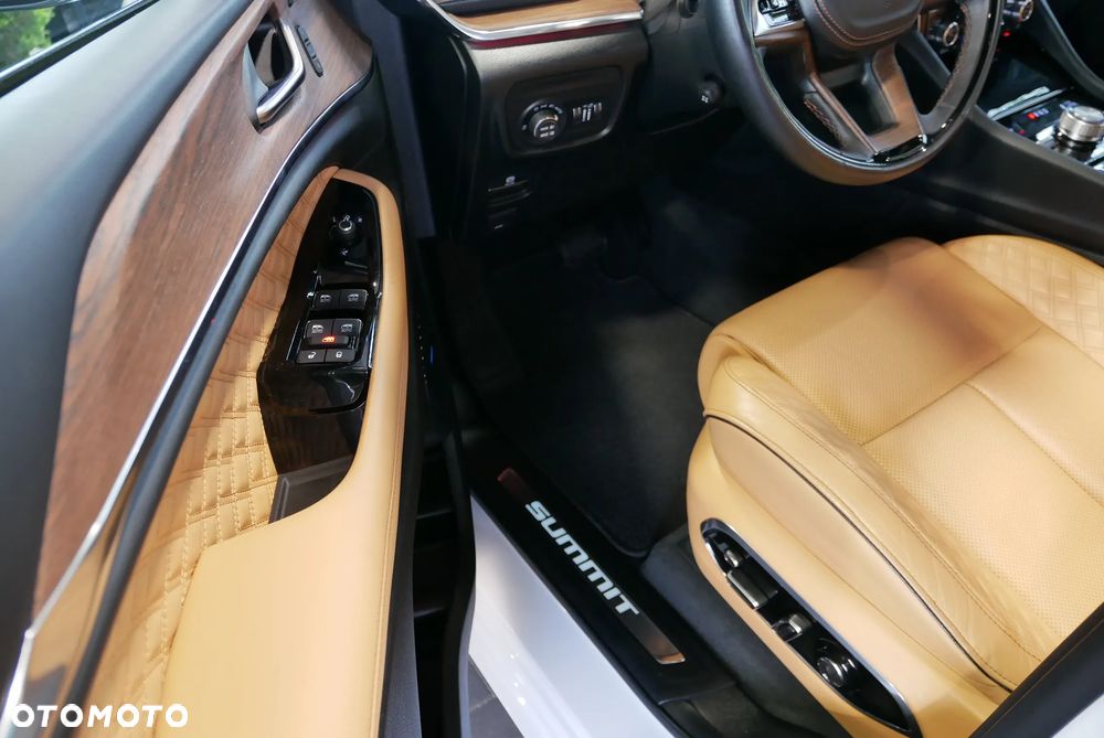 Jeep Grand Cherokee - 23
