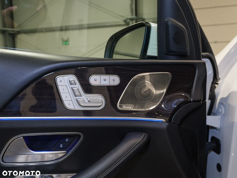 Mercedes-Benz GLS - 32