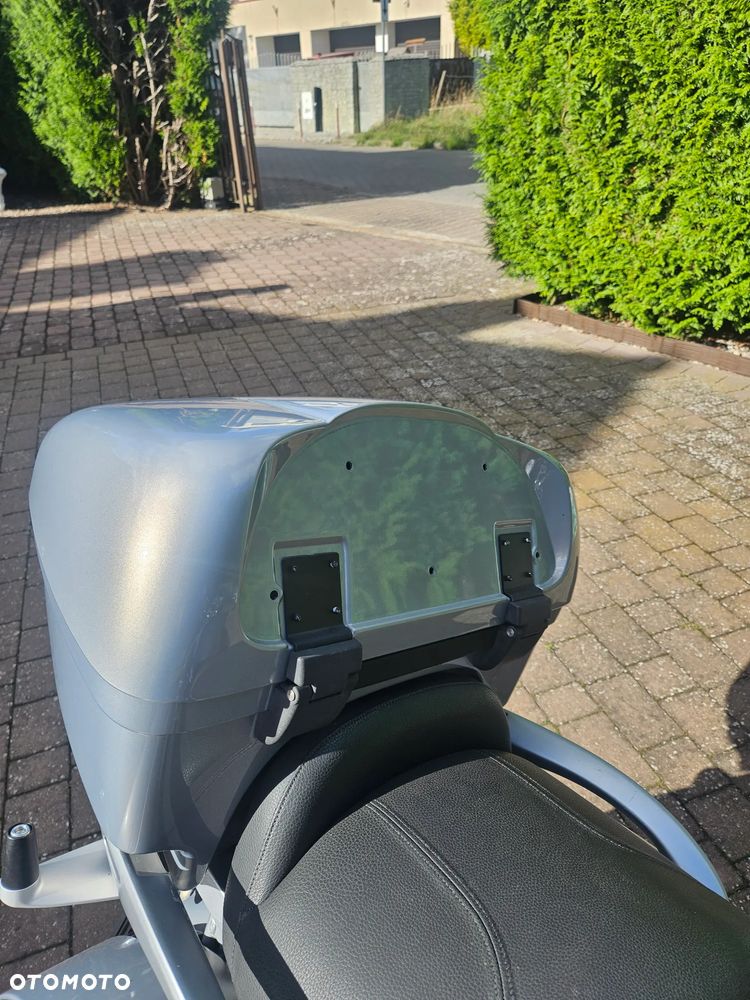 BMW R - 8