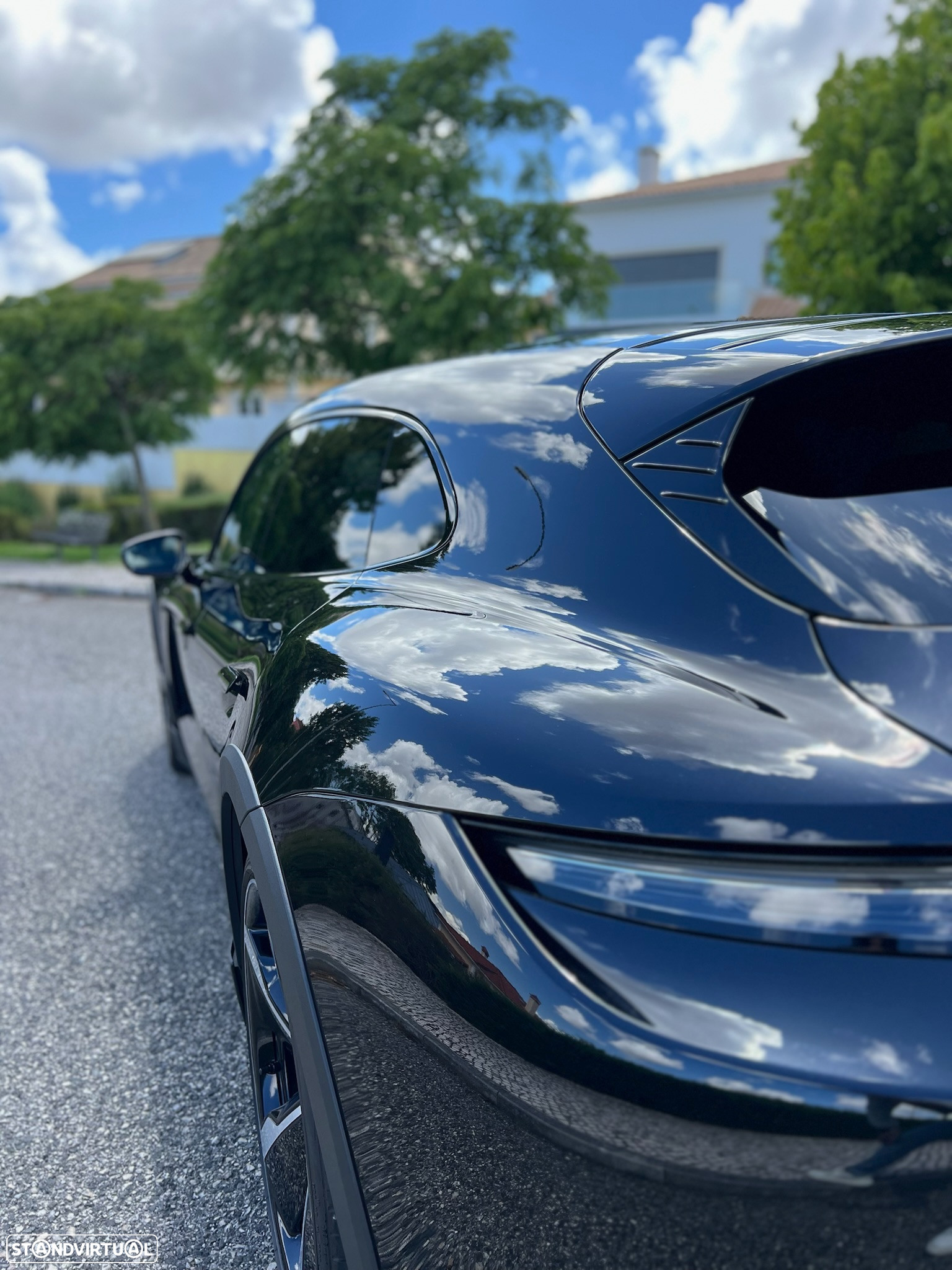 Porsche Taycan Cross Turismo 4S - 18