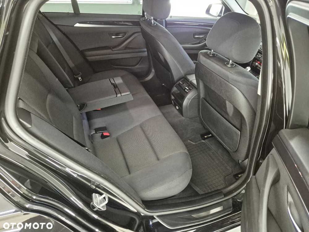 BMW Seria 5 518d - 25