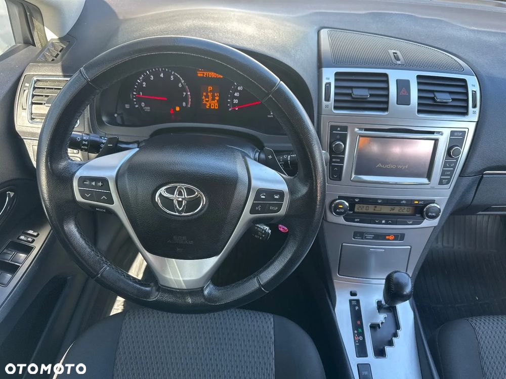 Toyota Avensis 2.0 Premium MS - 23