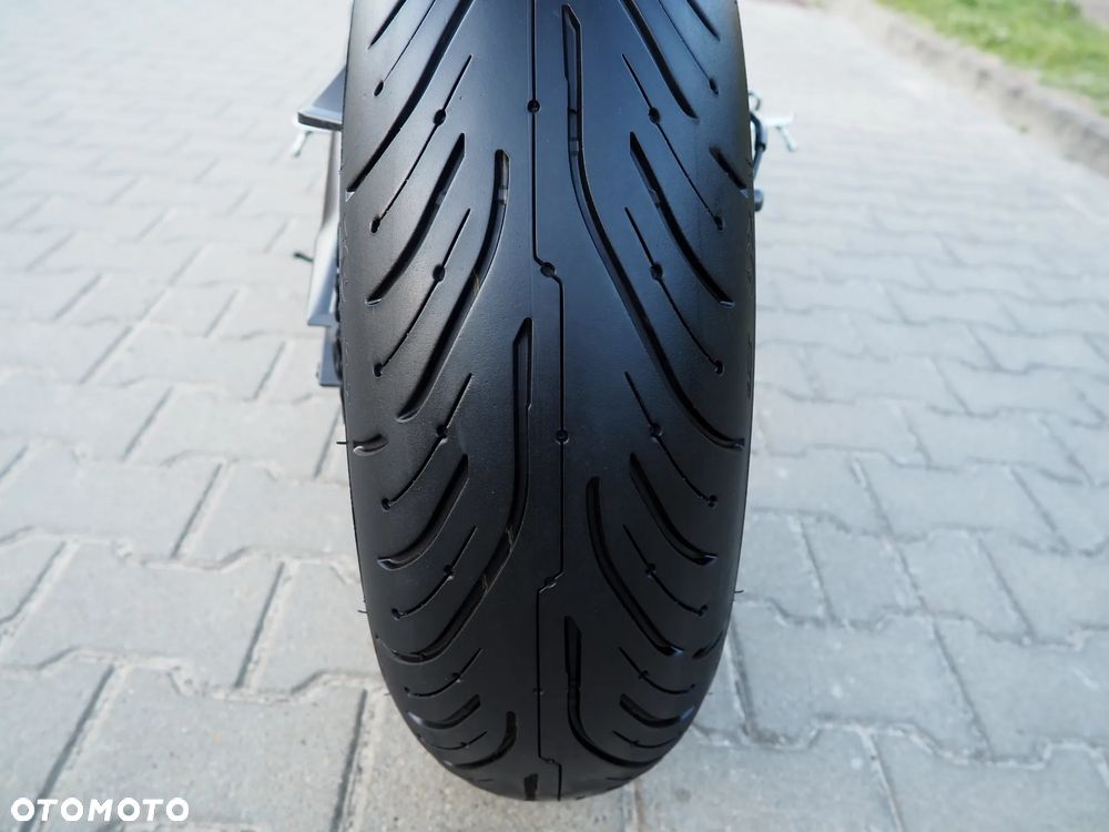 Yamaha MT - 24