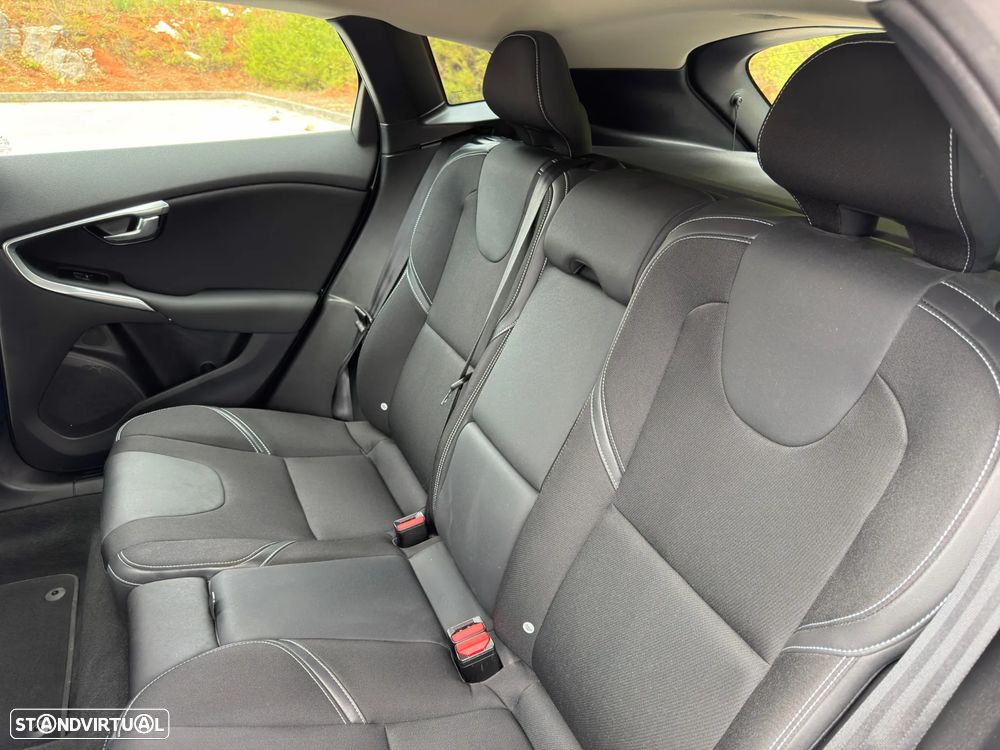Volvo V40 1.6 D2 Momentum - 20