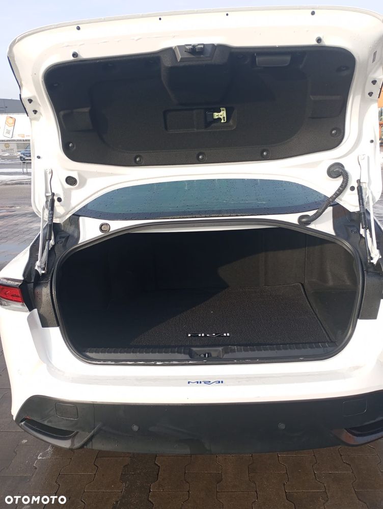 Toyota Mirai Luxury - 12