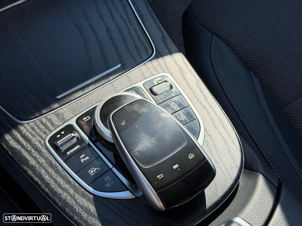 Mercedes-Benz E 300 e Avantgarde - 32