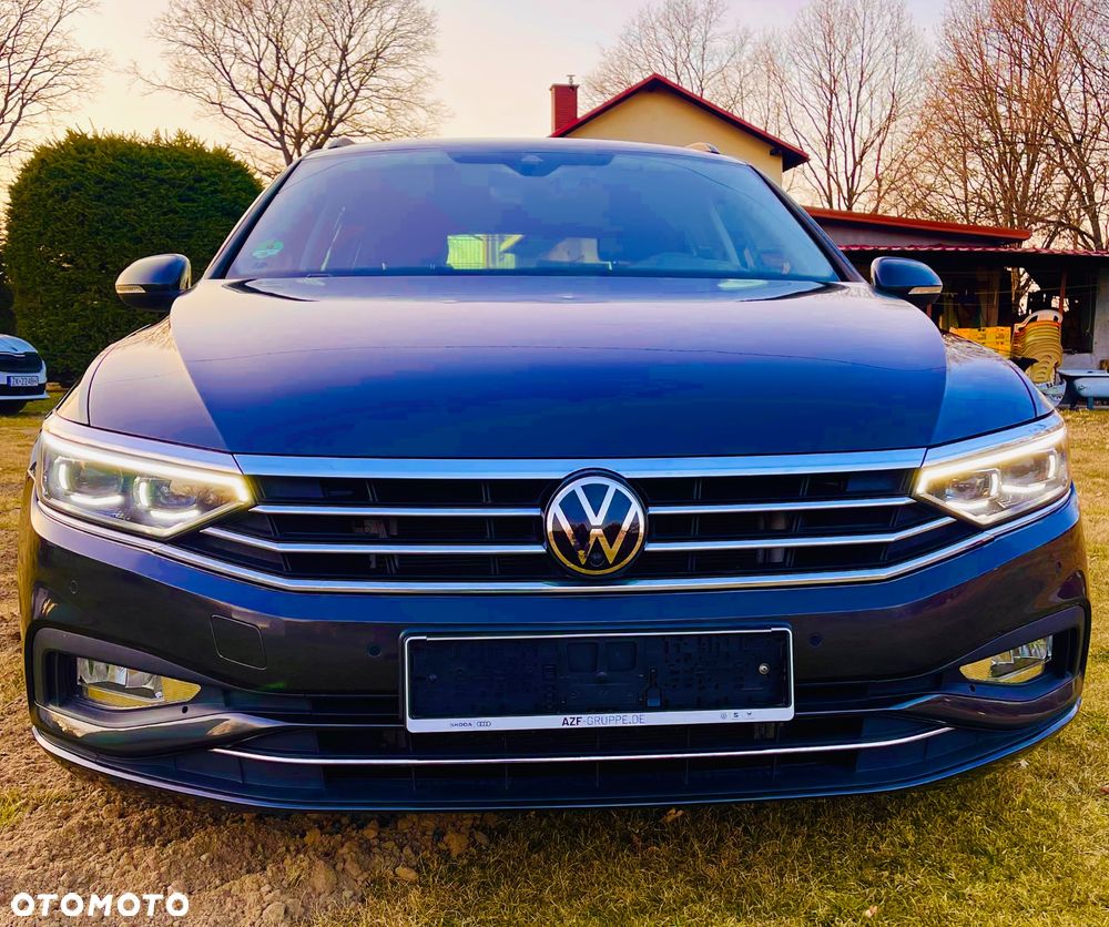 Volkswagen Passat - 1