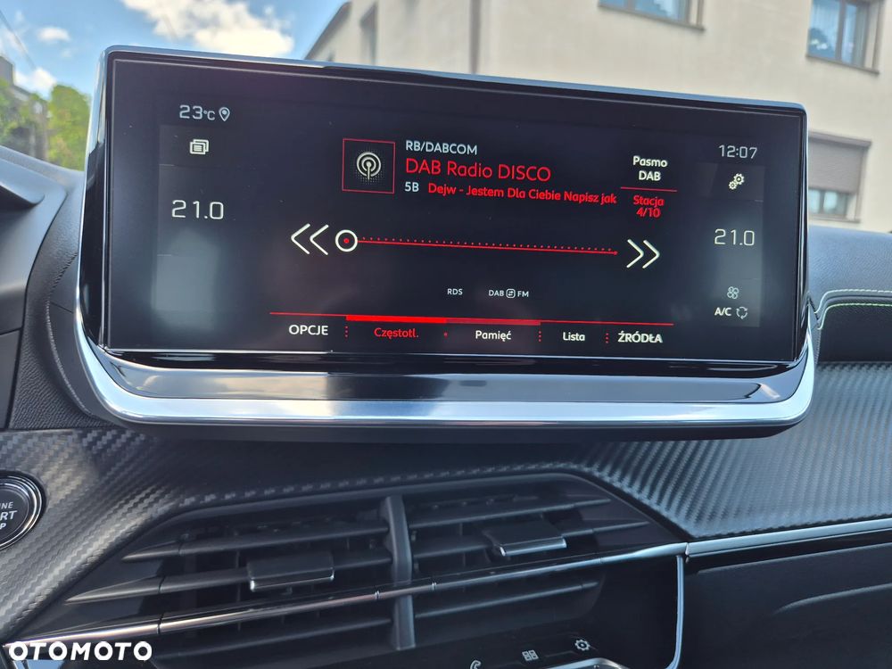 Peugeot 2008 PureTech 130 EAT8 GT - 32