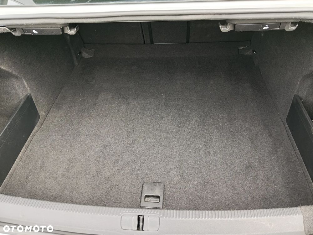 Volkswagen Passat 2.0 TDI Comfortline - 13