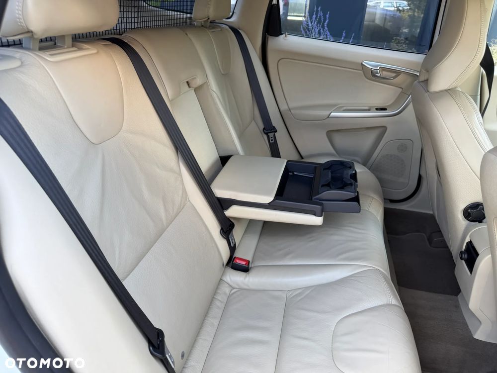 Volvo XC 60 D4 Geartronic Summum - 33