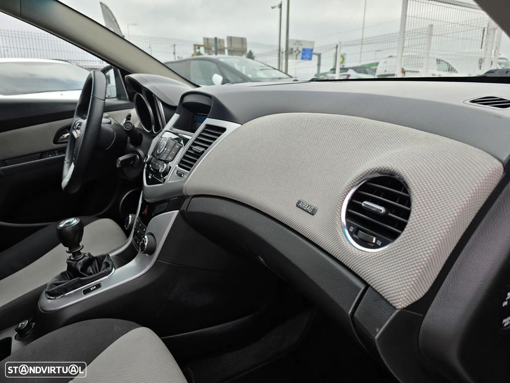 Chevrolet Cruze 1.6 LS - 10