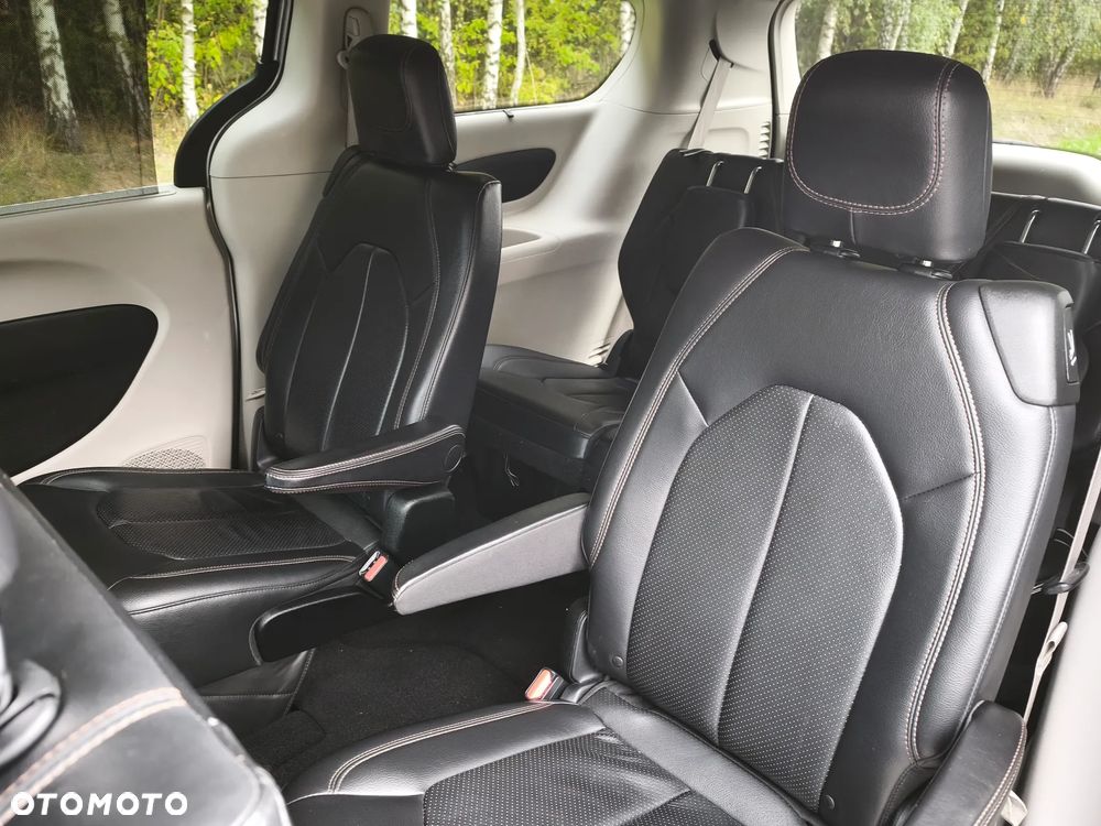 Chrysler Pacifica - 18