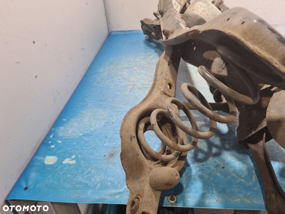 SANKI TYŁ  --- VOLVO V50 - 2