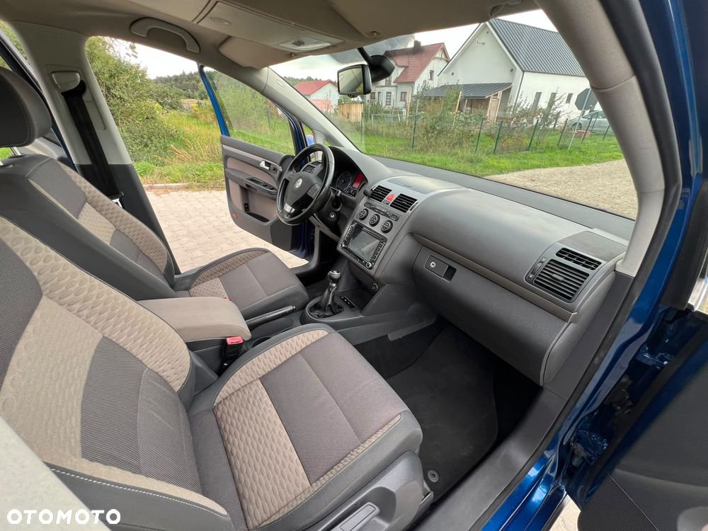 Volkswagen Touran - 22