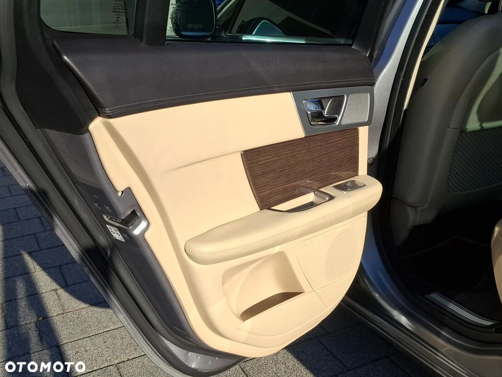 Jaguar XF 2.2 D Premium Luxury - 13