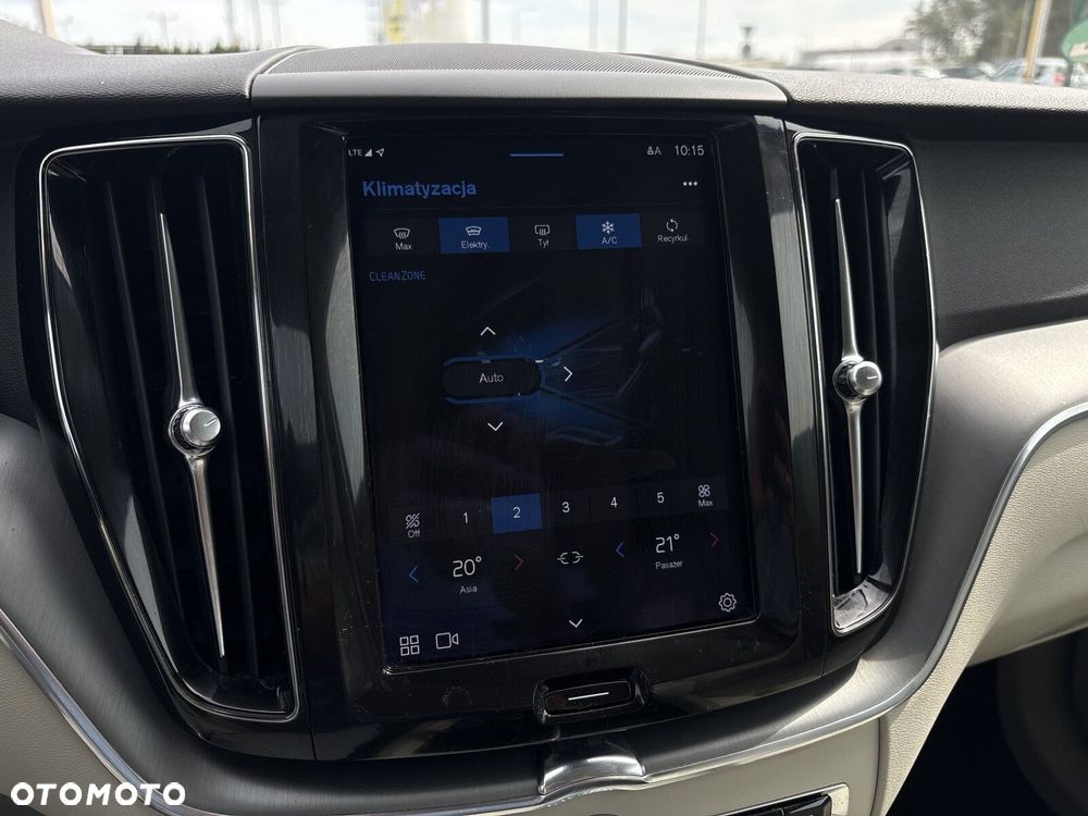 Volvo XC 60 B4 D Momentum - 24