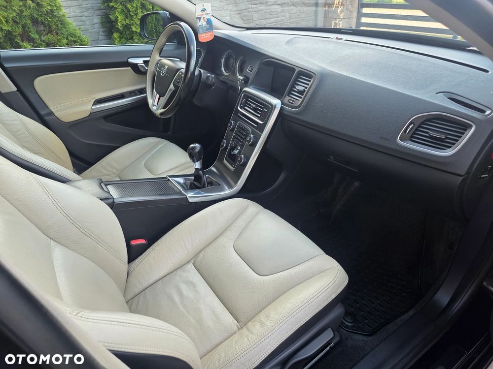 Volvo S60 D3 R-Design - 22