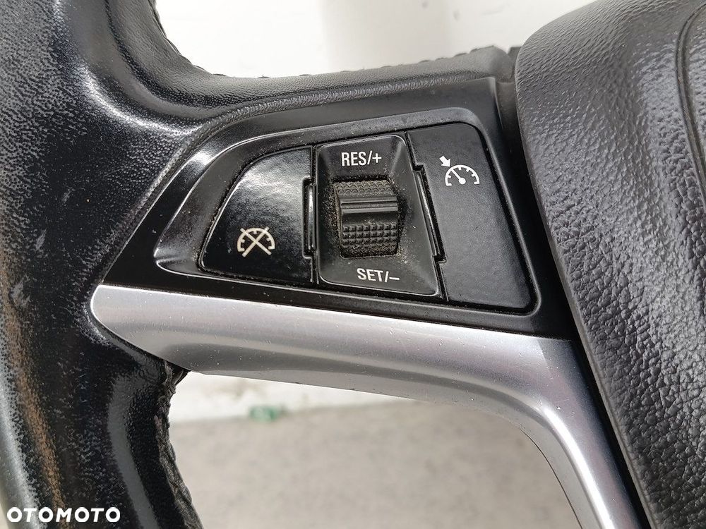 KIEROWNICA Z PODUSZKĄ OPEL MERIVA B 13351021  13300473 GM - 11