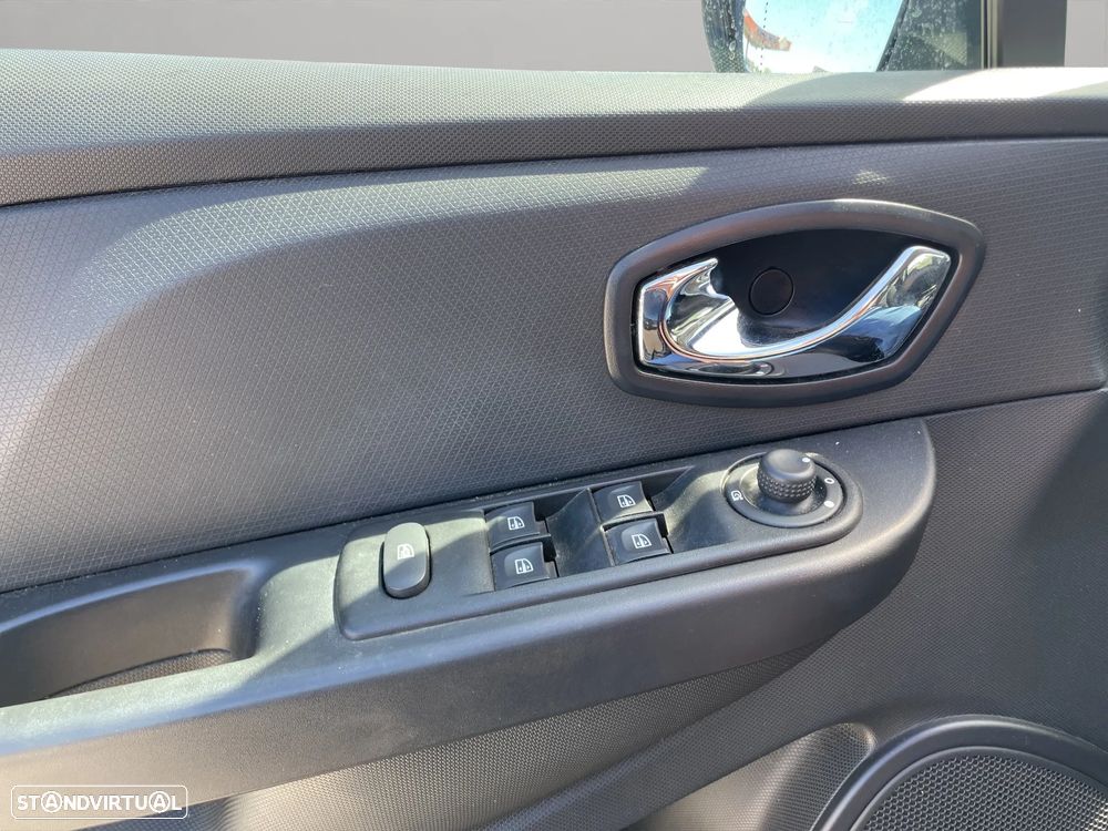 Renault Clio Sport Tourer Energy dCi 90 Start & Stop Dynamique - 12