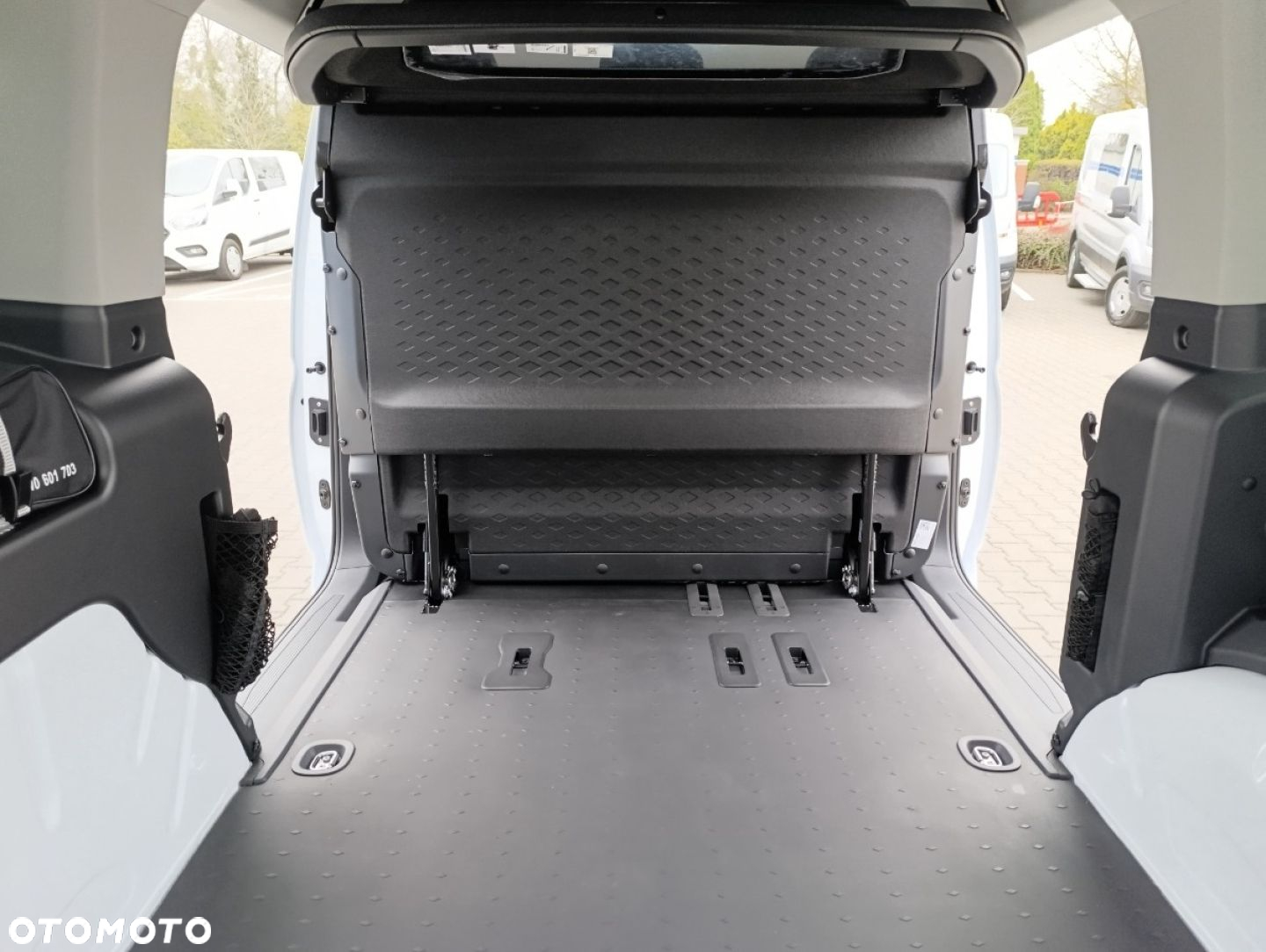 Ford Transit Connect - 24