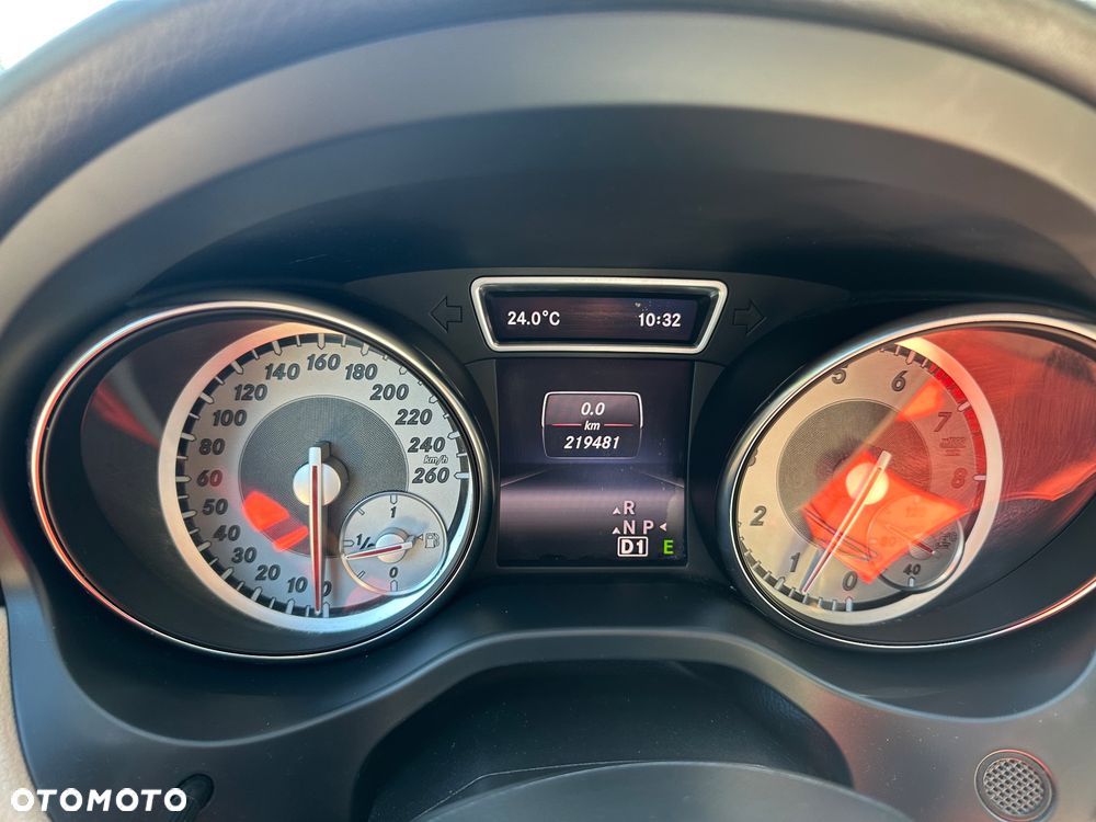 Mercedes-Benz CLA 250 4-Matic - 17