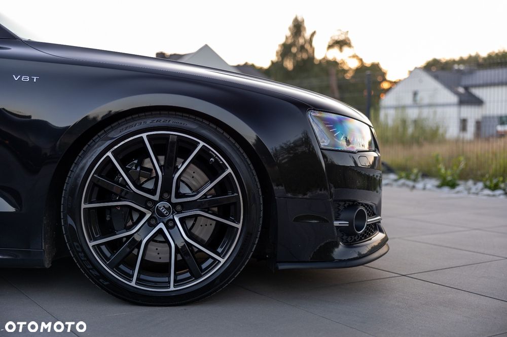 Audi S8 - 1