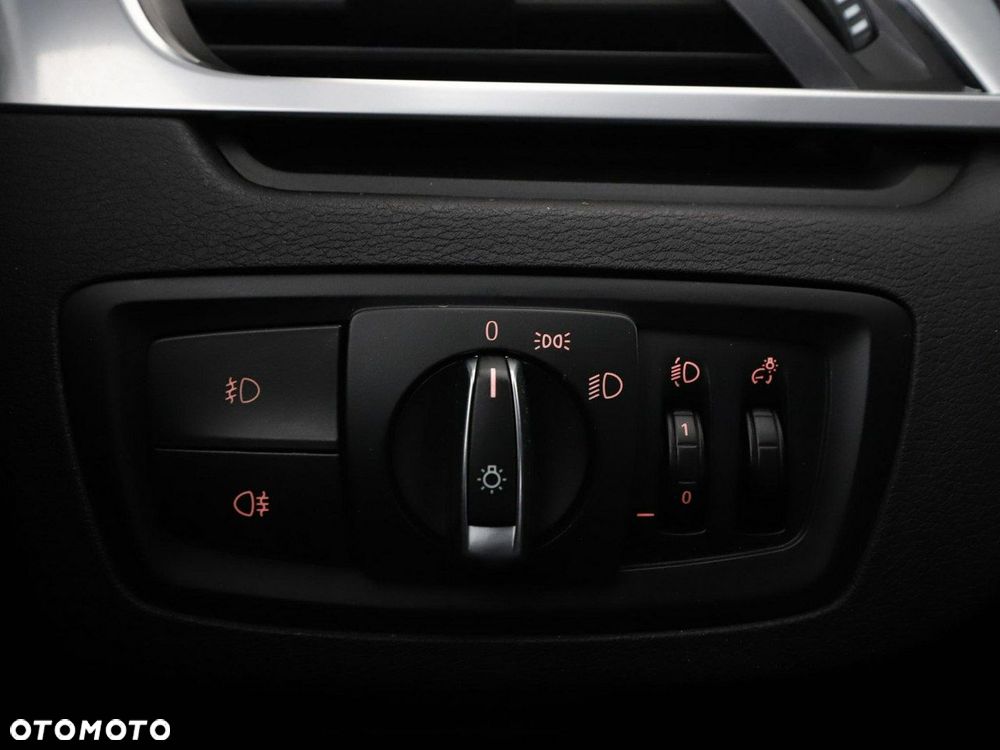 BMW X1 sDrive18d xLine - 36