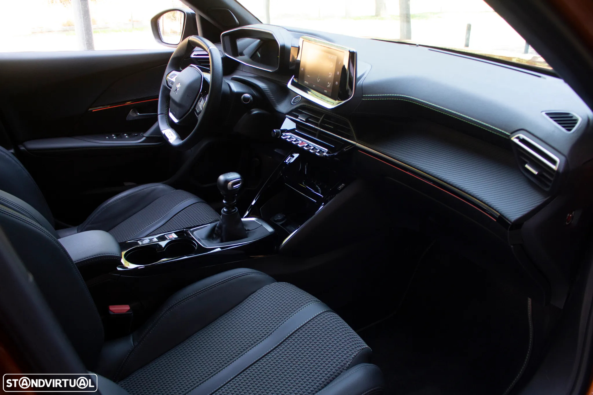 Peugeot 2008 1.2 PureTech Allure Pack - 24