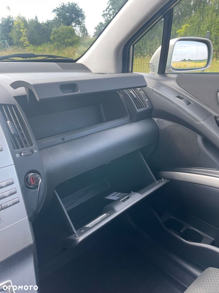 Toyota Corolla Verso - 16