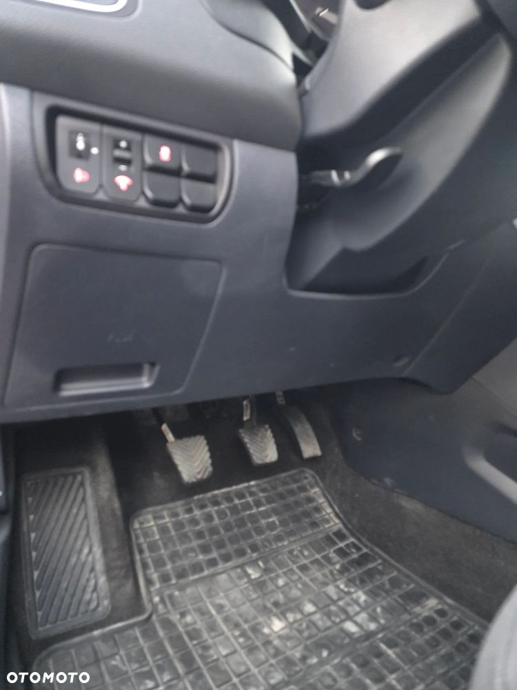 Kia Rio - 8