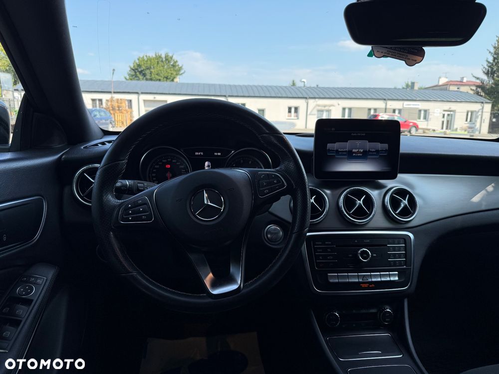 Mercedes-Benz CLA 200 7G-DCT Urban - 18