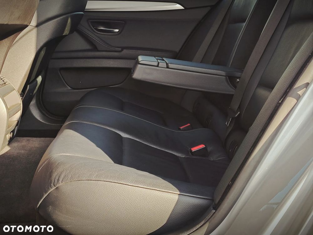 BMW Seria 5 525d - 27