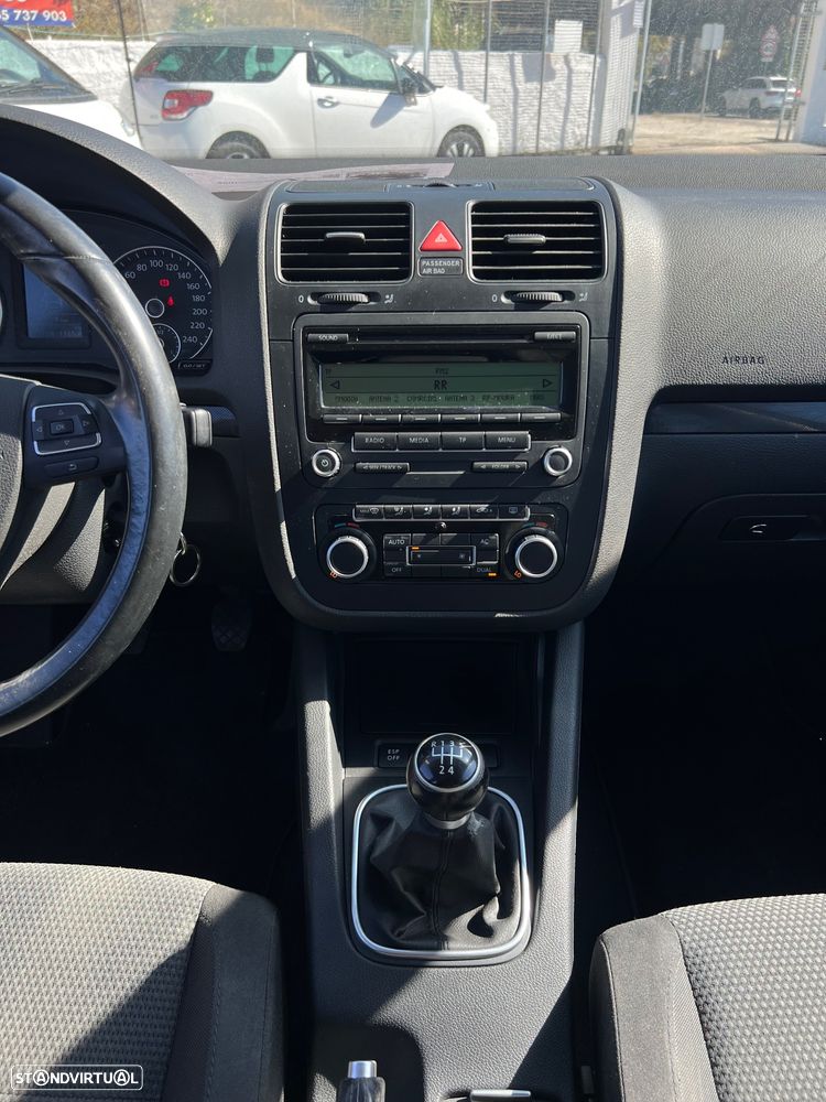 VW Jetta 1.6 TDi Confortline - 16