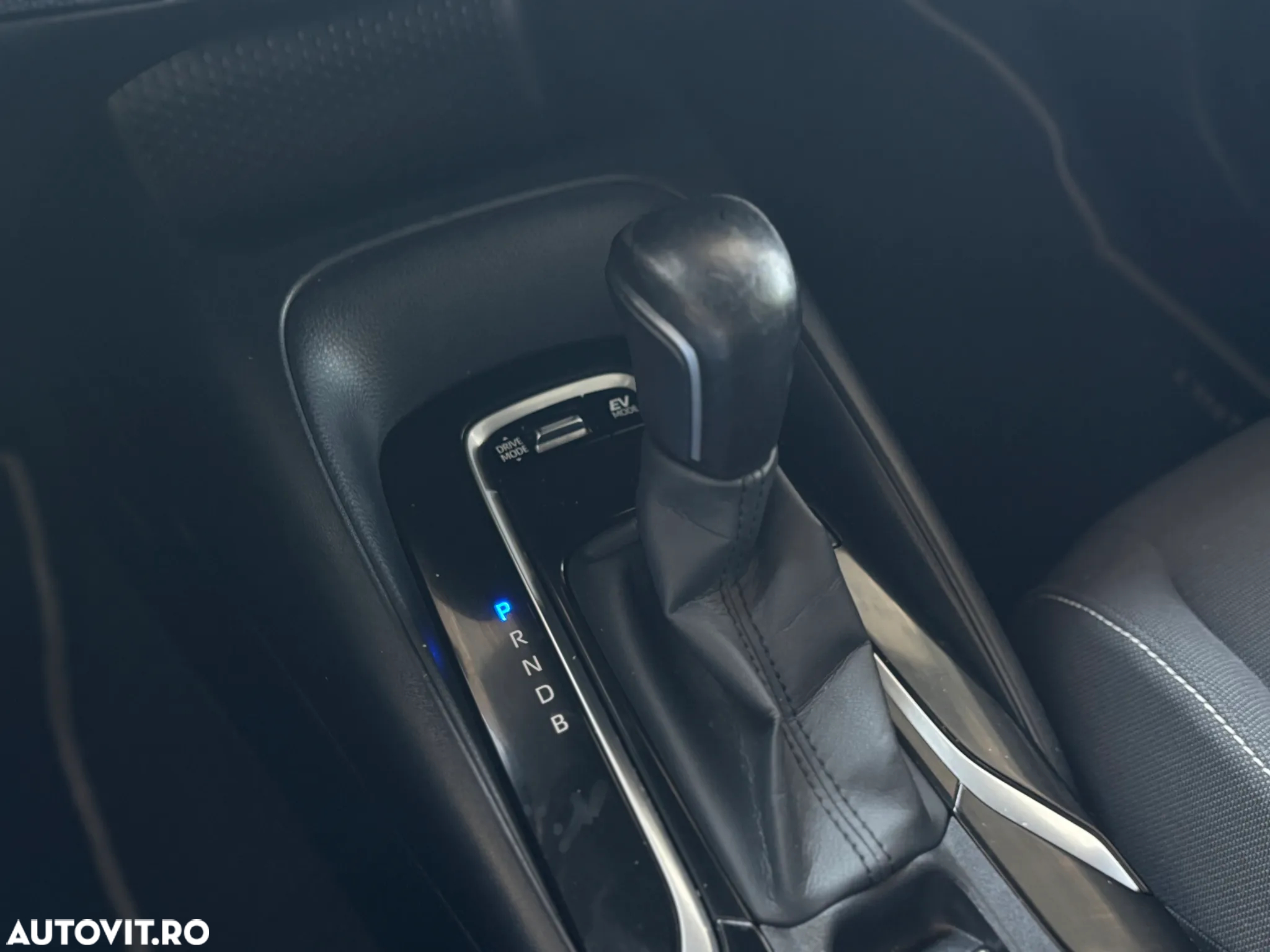 Toyota Corolla 1.8 Hybrid - 23