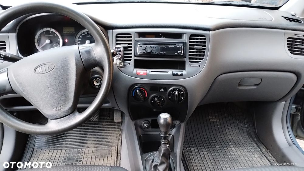 Kia Rio - 23