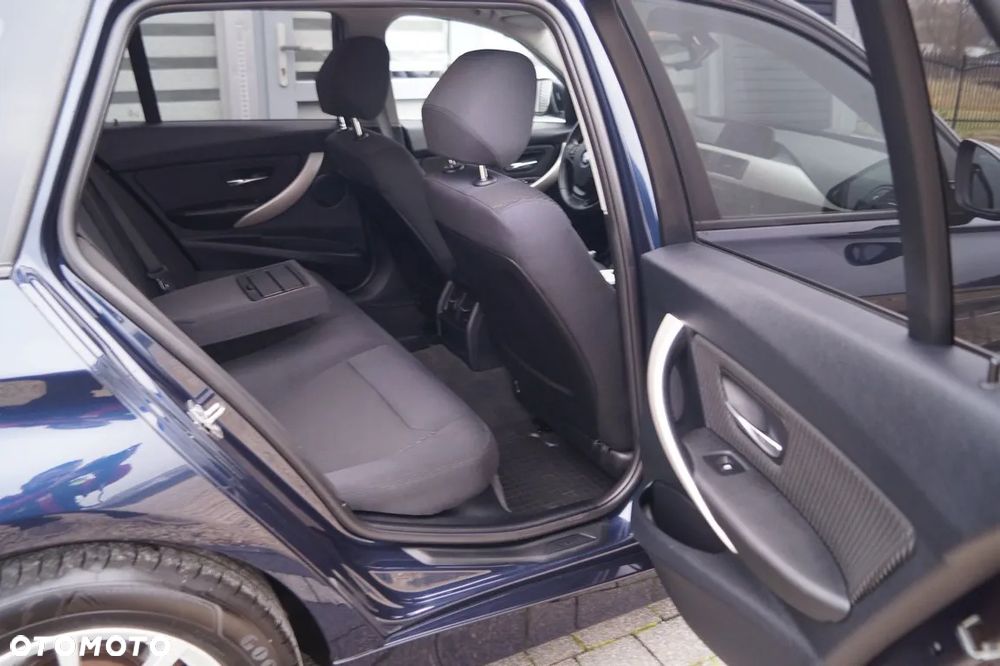 BMW Seria 3 318d DPF Edition Exclusive - 28