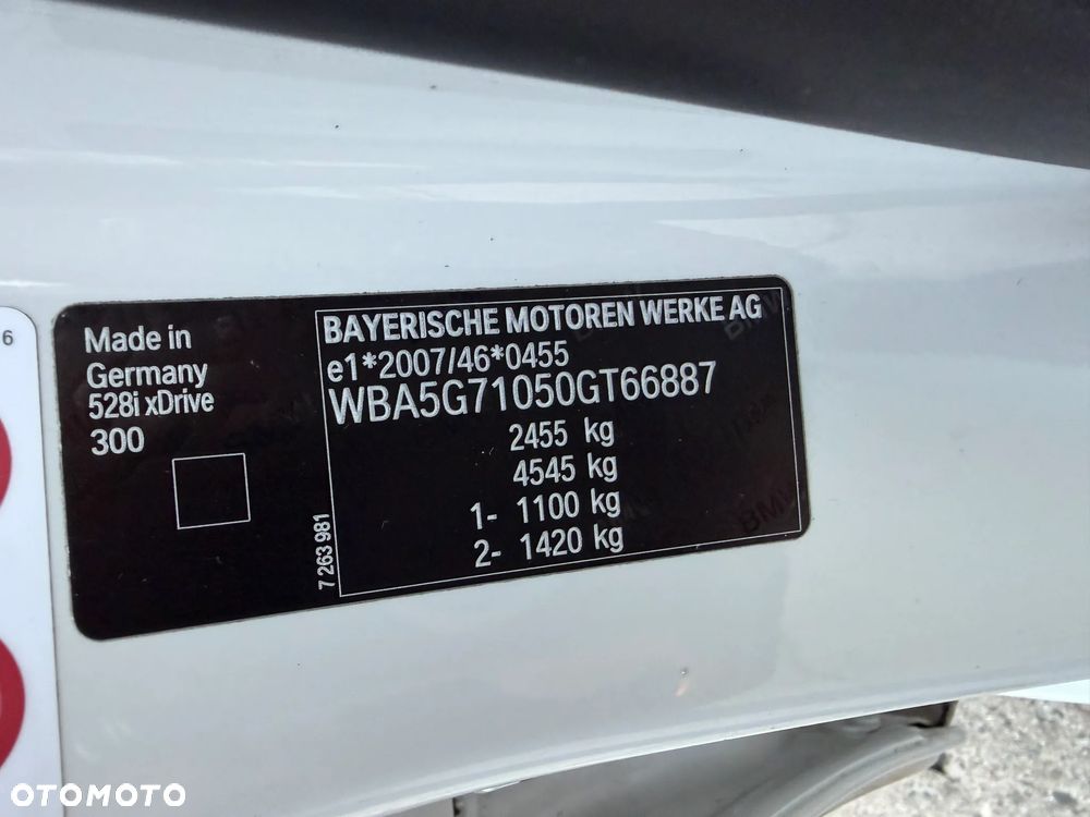 BMW Seria 5 528i xDrive Luxury Line - 26